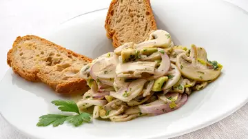 Ceviche de champiñones, de Arguiñano: una receta fresca, ligera y muy nutritiva Ceviche de champiñones, de Arguiñano: una receta fresca, ligera y muy nutritiva