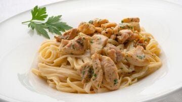 Tallarines Alfredo con pollo de Karlos Arguiñano