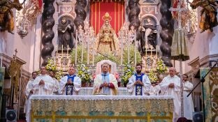 El obispo de C&aacute;diz, en el centro de la imagen, oficiando una celebraci&oacute;n el d&iacute;a de la Patrona de C&aacute;diz el pasado mes de octubre.REMITIDA / HANDOUT por OBISPADO DE C&Aacute;DIZFotograf&iacute;a remitida a medios de comunicaci&oacute;n exclusivamente para ilustrar la noticia a la que hace referencia la imagen, y citando la procedencia de la imagen en la firma10/11/2025