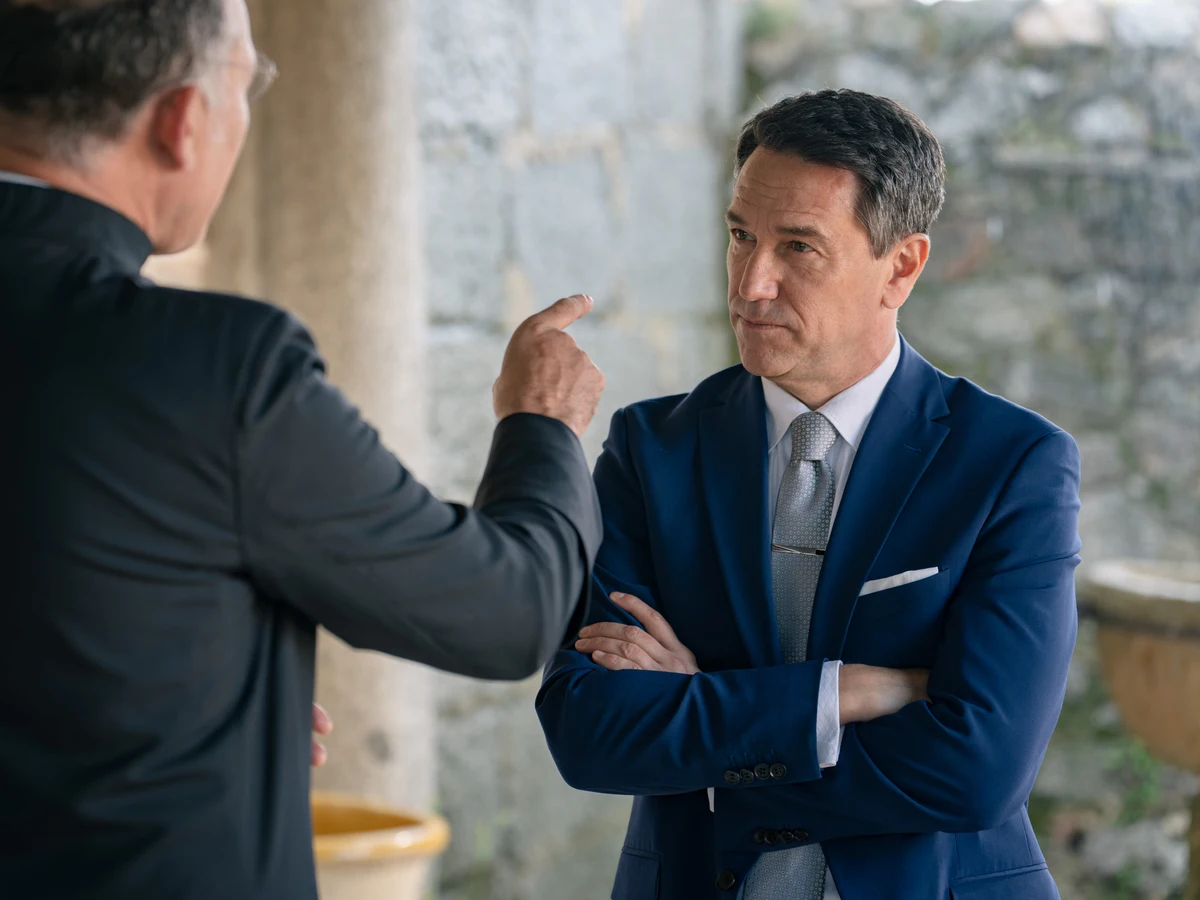 Avance semanal de Sueños de libertad: Begoña presiona a Gabriel para adelantar su boda