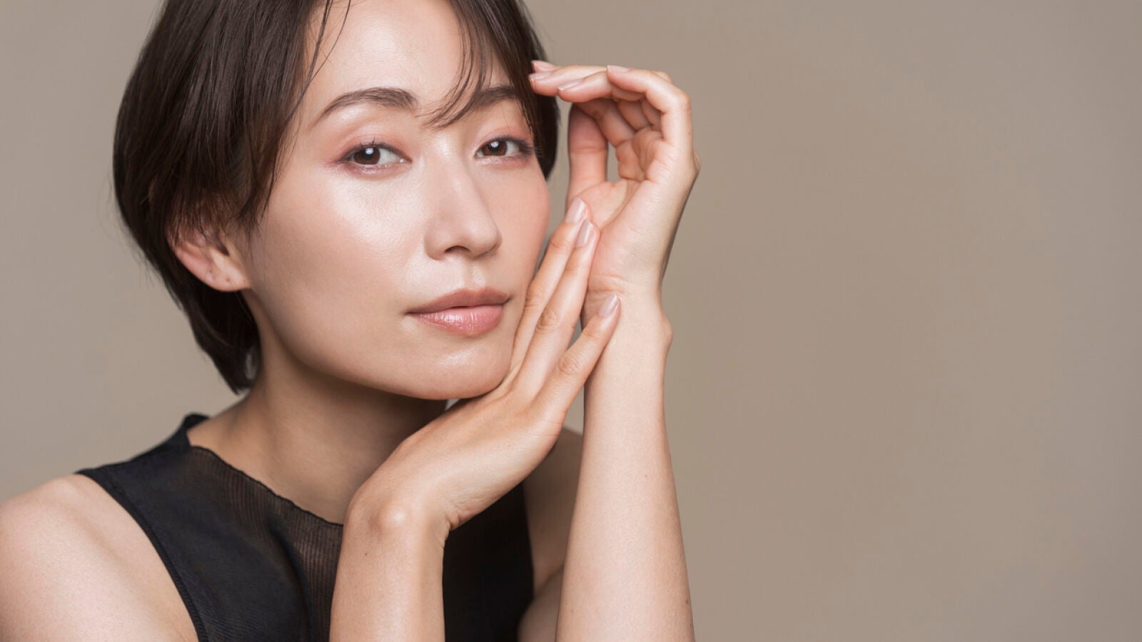 La manicura japonesa, un reflejo del estilo wabi-sabi: uñas con solo brillo, sencillas y naturales