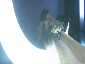 Mujer japonesa se casa con la IA