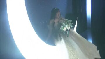 Mujer japonesa se casa con la IA