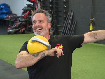 Carlos Andrade, el rey mundial de las pesas voladoras