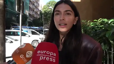 Lucía Rivera atendiendo a los medios de comunicación Lucía Rivera atendiendo a los medios de comunicación