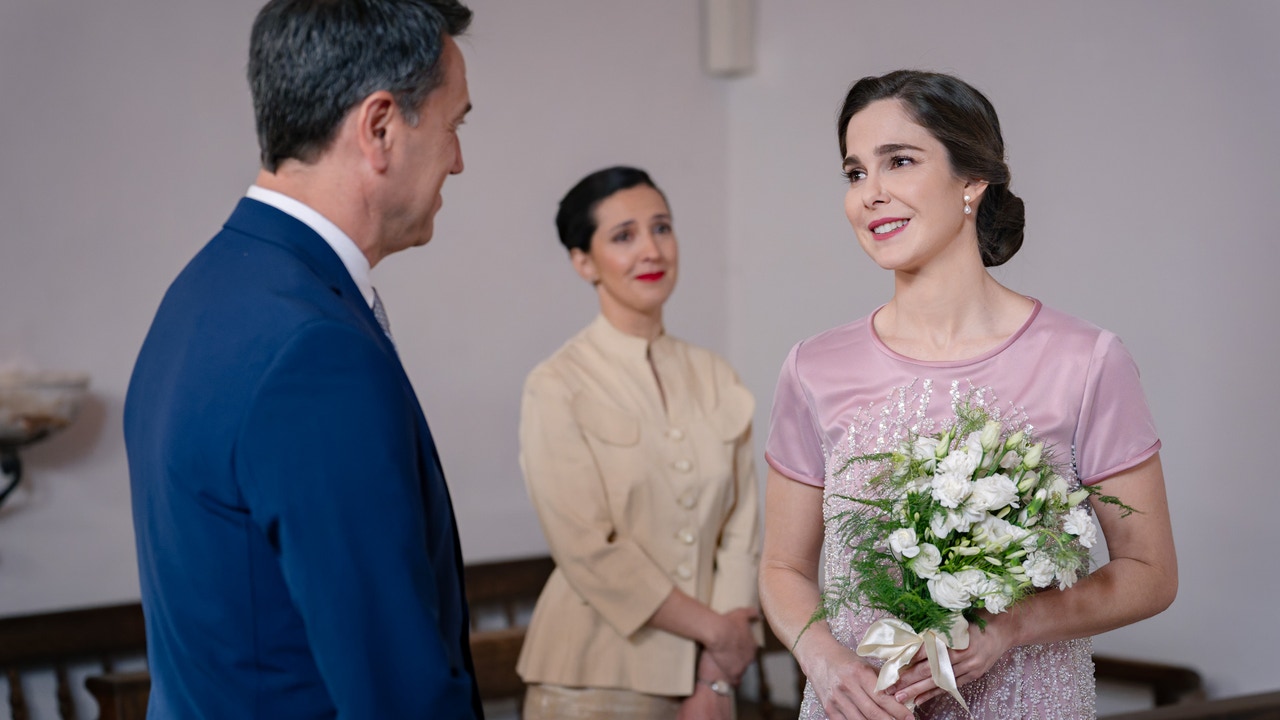 Avance semanal de Sueños de libertad: Begoña presiona a Gabriel para adelantar su boda