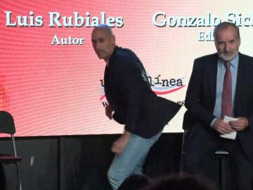 Momento del ataque a Luis Rubiales
