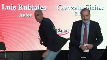 Momento del ataque a Luis Rubiales Momento del ataque a Luis Rubiales