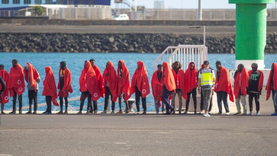  Un grupo de inmigrantes rescatados