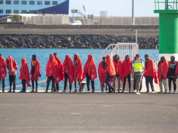  Un grupo de inmigrantes rescatados