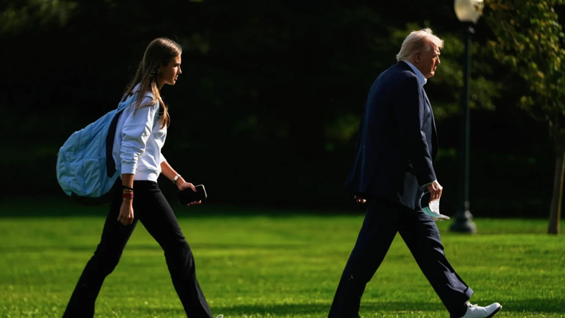 El presidente Donald Trump llega con su nieta Kai Trump a la Casa Blanca, el viernes 26 de septiembre de 2025, en Washington. El presidente Donald Trump llega con su nieta Kai Trump a la Casa Blanca, el viernes 26 de septiembre de 2025, en Washington.