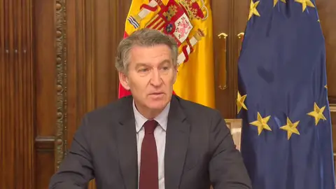 Feijóo se reúne en el Congreso con sindicatos de la Policía Nacional y asociaciones de la Guardia Civil Feijóo se reúne en el Congreso con sindicatos de la Policía Nacional y asociaciones de la Guardia Civil