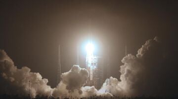 Momento del lanzamiento de un cargero espacial chino, en una imagen de archivo Momento del lanzamiento de un cargero espacial chino, en una imagen de archivo