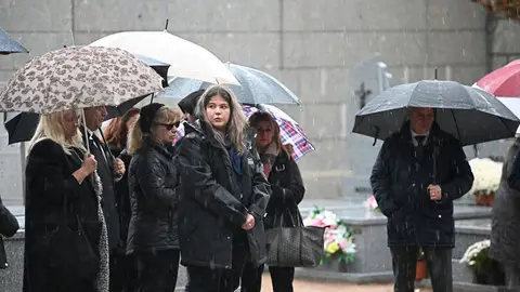 Los seres queridos de Encarnita Polo se despiden de ella tras su muerte Los seres queridos de Encarnita Polo se despiden de ella tras su muerte