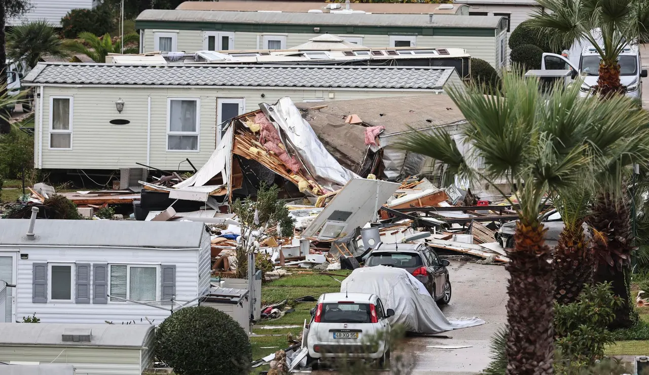 Una mujer muerta y 28 heridos, entre ellos cuatro españoles, por los fuertes vientos de la borrasca Claudia en el sur de Portugal