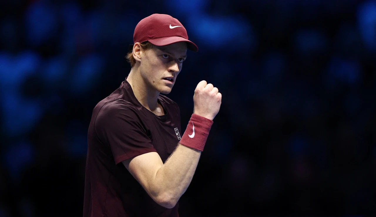 Jannik Sinner celebra su victoria ante Alex de Miñaur en Turín