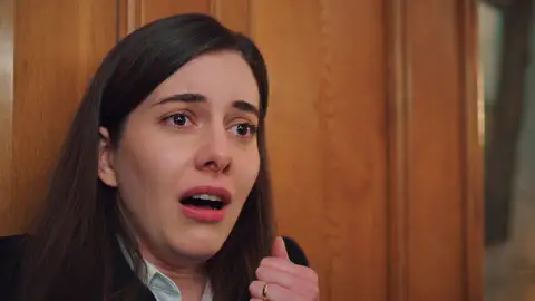 Esta noche, en Una nueva vida: Kaya estalla de celos y levanta la mano a Suna delante de toda la familia Korhan