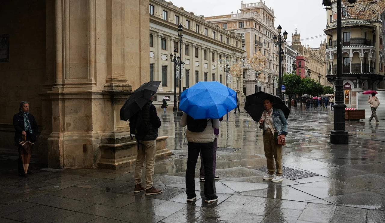 El paso de la Borrasca Claudia deja 19 provincias y Ceuta en alerta por lluvias, tormentas, viento y oleaje