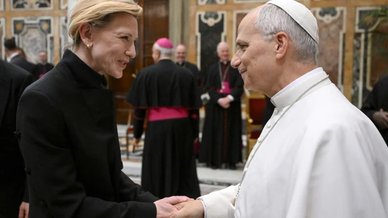 Imagen del papa León XIV y la actriz Cate Blanchett Imagen del papa León XIV y la actriz Cate Blanchett