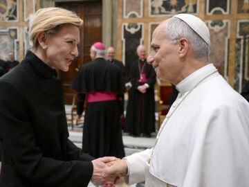 Imagen del papa León XIV y la actriz Cate Blanchett 