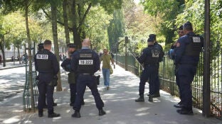 Imagen de la polic&iacute;a francesa en Par&iacute;s