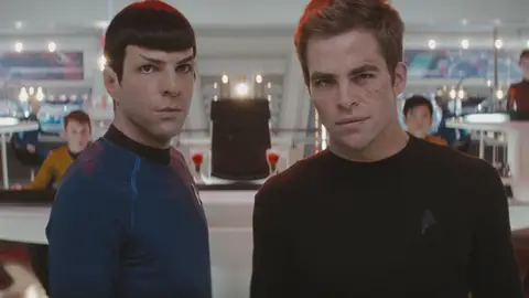 Zachary Quinto como Spock y Chris Pine como Kirk en Star Trek Zachary Quinto como Spock y Chris Pine como Kirk en Star Trek
