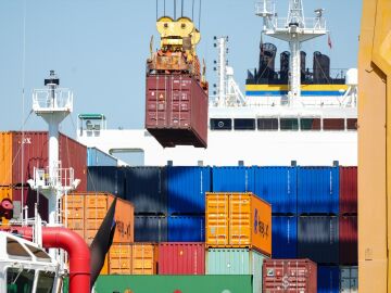 Imagen de contenedores mar&iacute;timos 