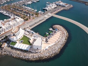 Imagen del puerto deportivo de Benalm&aacute;dena