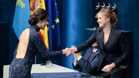 Carolina Marín y la princesa Leonor en los premios Princesa de Asturias 2024 Carolina Marín y la princesa Leonor en los premios Princesa de Asturias 2024