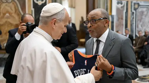 El papa León XIV con Spike Lee El papa León XIV con Spike Lee