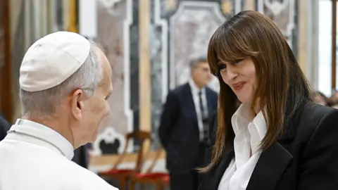 El papa León XIV con Monica Bellucci El papa León XIV con Monica Bellucci