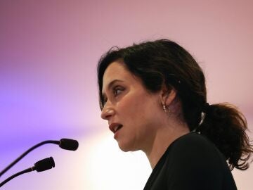 Ayuso censura a Gallardo, candidato "imputado" que "dice que no se cierra Almaraz cuando se aprueba lo contrario"