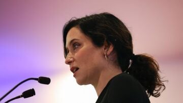 Ayuso censura a Gallardo, candidato "imputado" que "dice que no se cierra Almaraz cuando se aprueba lo contrario" Ayuso censura a Gallardo, candidato "imputado" que "dice que no se cierra Almaraz cuando se aprueba lo contrario"