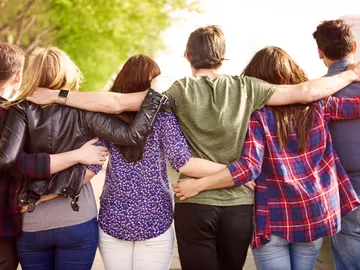 Grupo de amigas y amigos Grupo de amigas y amigos