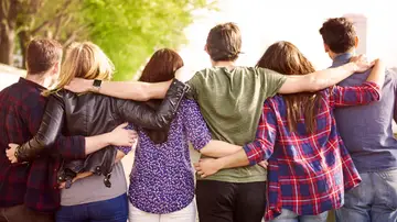 Grupo de amigas y amigos Grupo de amigas y amigos