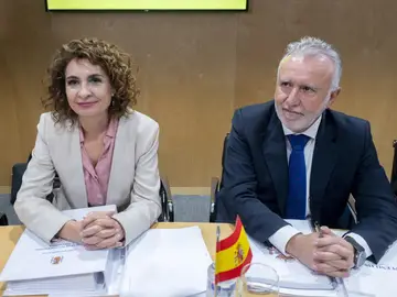 La ministra de Hacienda, María Jesús Montero, y el ministro de Política Territorial, Ángel Víctor Torres La ministra de Hacienda, María Jesús Montero, y el ministro de Política Territorial, Ángel Víctor Torres