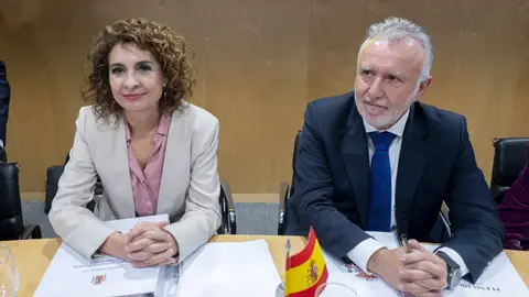 La ministra de Hacienda, María Jesús Montero, y el ministro de Política Territorial, Ángel Víctor Torres La ministra de Hacienda, María Jesús Montero, y el ministro de Política Territorial, Ángel Víctor Torres