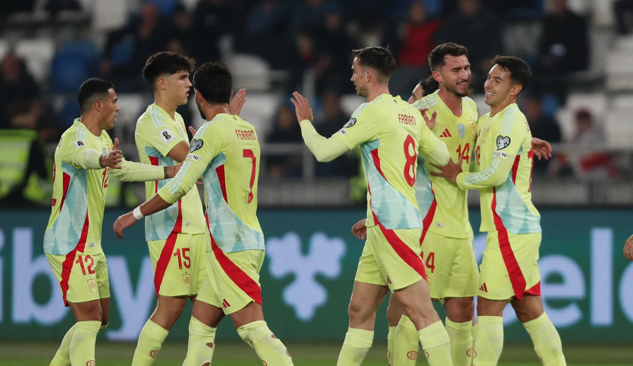 Los jugadores de España celebran un gol ante Georgia en Tiflis