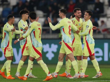 Los jugadores de España celebran un gol ante Georgia en Tiflis