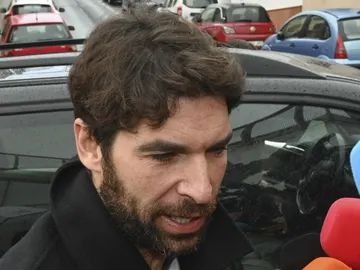 Cayetano Rivera atendiendo a los medios Cayetano Rivera atendiendo a los medios