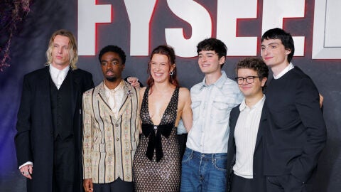 Actores de Stranger Things: Jamie Campbell Bower, Caleb McLaughlin, Millie Bobby Brown, Noah Schnapp, Gaten Matarazzo y Finn Wolfhard 