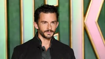 Jonathan Bailey en la premiere de Wicked Jonathan Bailey en la premiere de Wicked