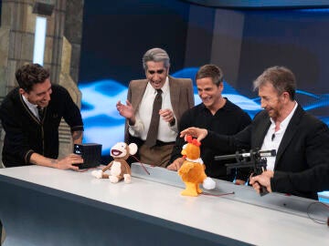 &iexcl;Alto voltaje! Marron sorprende a Mario Vaquerizo y Gotzon Mantuliz con unos juguetes dopados
