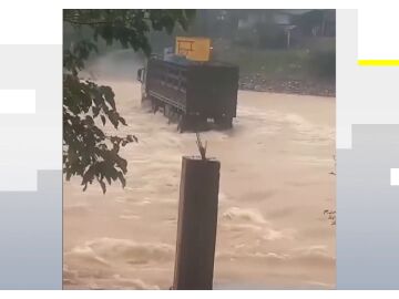 Al menos 7 muertos en las fuertes inundaciones que azotan Vietnam 