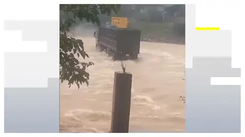 Al menos 7 muertos en las fuertes inundaciones que azotan Vietnam Al menos 7 muertos en las fuertes inundaciones que azotan Vietnam