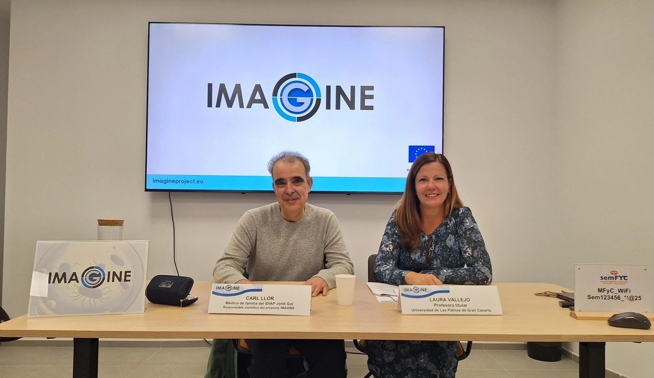 El responsable científico del proyecto IMAGINE, Carl Llor (izquierda), y la economista de la salud y profesora titular de la Universidad de Las Palmas de Gran Canaria (ULPGC) Laura Vallejo (derecha).