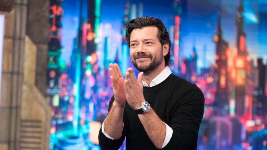 Disfruta de la entrevista completa a &Aacute;lvaro Morte en El Hormiguero