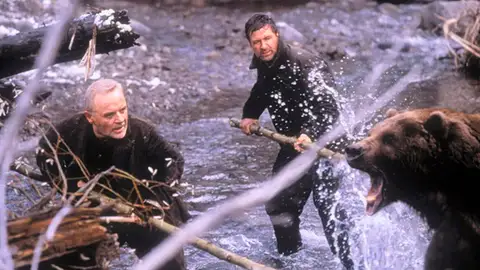 El desafío, con Anthony Hopkins y Alec Baldwin El desafío, con Anthony Hopkins y Alec Baldwin