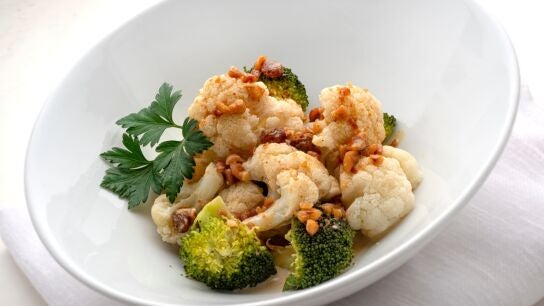 Br&oacute;coli y coliflor al vapor con salsa de avellana, de Karlos Argui&ntilde;ano: "&iexcl;Qu&eacute; f&aacute;cil es esta receta!"