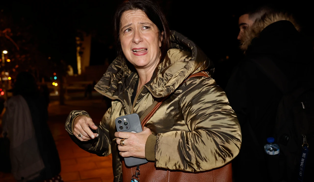 Leire Díez abandona sede judicial.